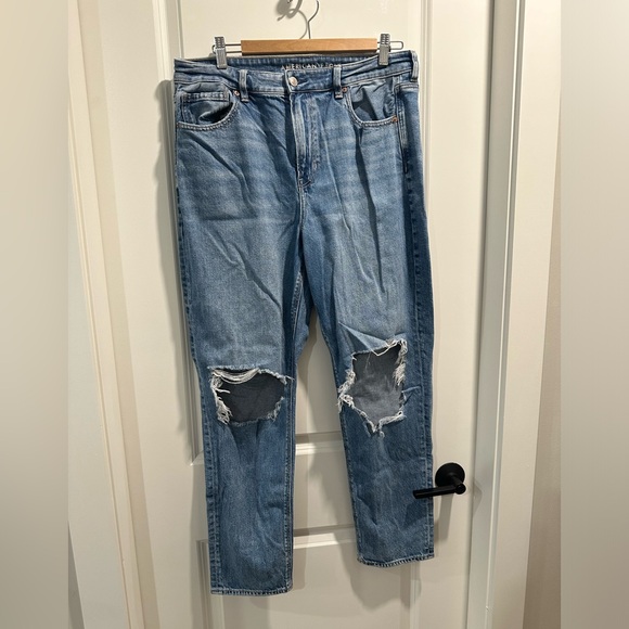 American Eagle Strigid Ripped Mom Jean - Size 14 LONG - Picture 3 of 4